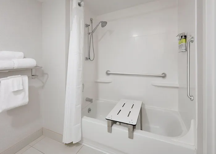 Holiday Inn Express & Suites Irving Conv Ctr - Las Colinas By Ihg